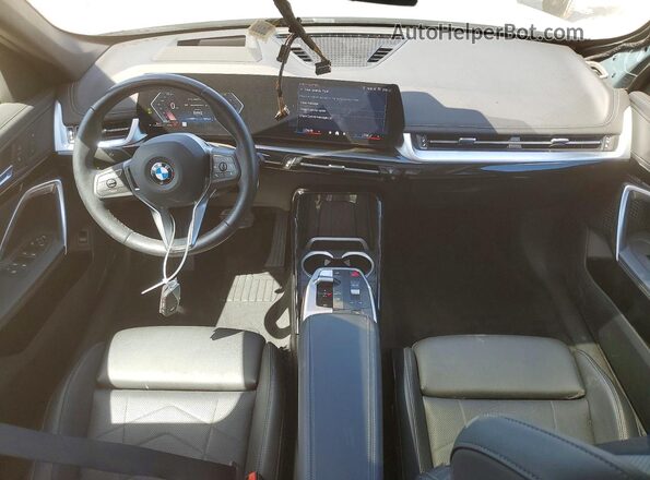 WBX73EF06R5Z74918 2024 BMW X1 Teal Dashboard view
