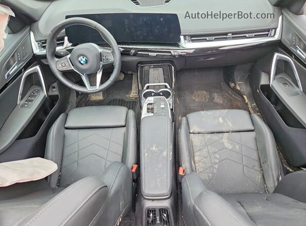 WBX73EF06S5341700 2025 BMW X1 White Առջևի վահանակի տեսք