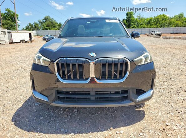 WBX73EF07P5X88527 2023 BMW X1 Black Front view