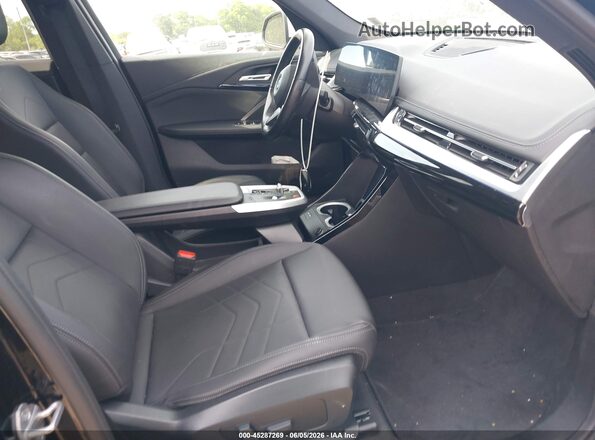 WBX73EF08P5X69470 2023 BMW X1 Black წინა სალონის ხედი