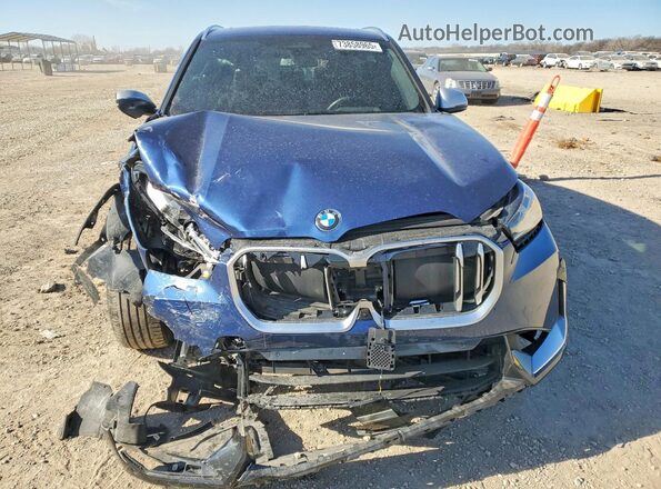 WBX73EF08R5Z06426 2024 BMW X1 Blue Front view