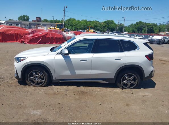 WBX73EF08R5Z52838 2024 BMW X1 White Սալոնի 360 աստիճան տեսք