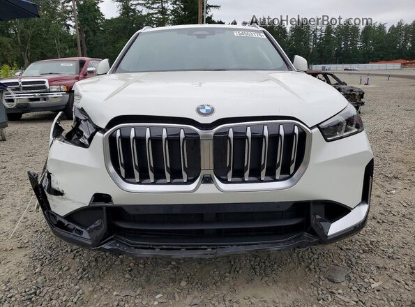 WBX73EF08S5083907 2025 BMW X1 White Front view