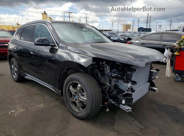 WBX73EF08T5537302 2026 BMW X1 Black Front right