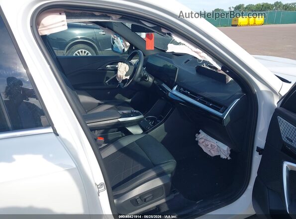 WBX73EF09P5X67226 2023 BMW X1 White Front interior view