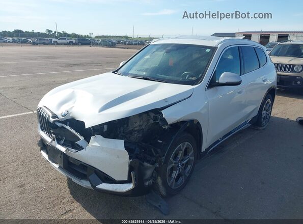 WBX73EF09P5X67226 2023 BMW X1 White Front left