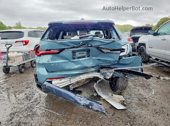 WBX73EF09R5Y38413 2024 BMW X1 Green Вид ззаду