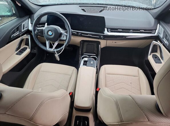 WBX73EF09R5Y38413 2024 BMW X1 Green Вид панелі приладів