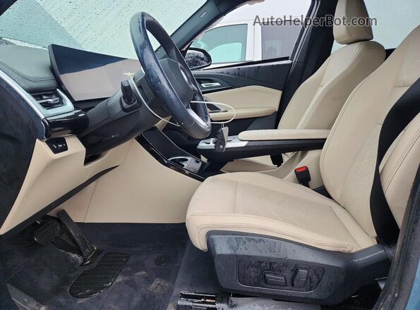 WBX73EF09R5Y38413 2024 BMW X1 Green Вид салону спереду