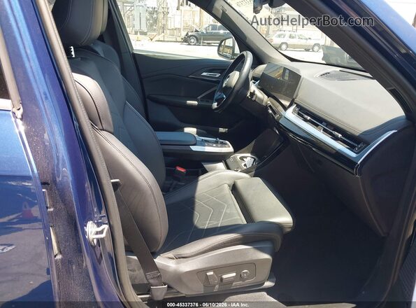 WBX73EF0XP5X49401 2023 BMW X1 Blue წინა სალონის ხედი