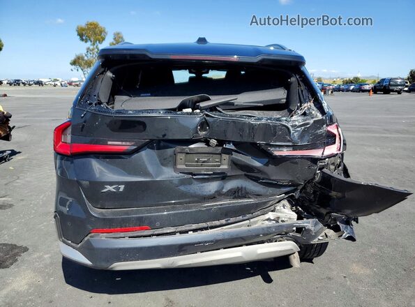 WBX73EF0XR5Z04063 2024 BMW X1 Black Widok z tyłu