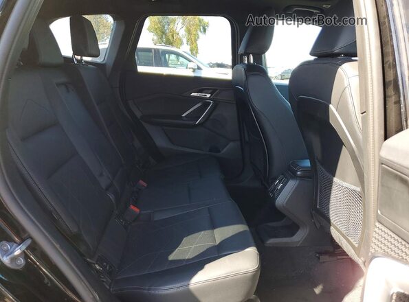 WBX73EF0XR5Z04063 2024 BMW X1 Black Widok tylnych siedzeń