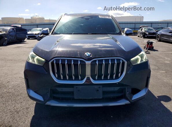WBX73EF0XR5Z04063 2024 BMW X1 Black Widok z przodu