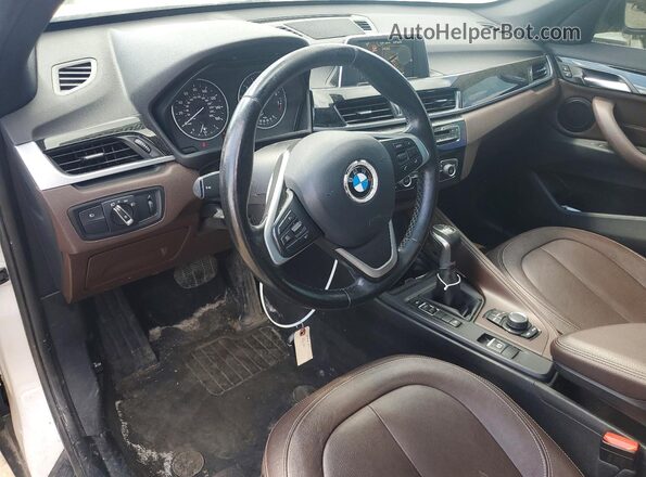 WBXHT3C30H5F75396 2017 BMW X1 White წინა პანელის ხედი
