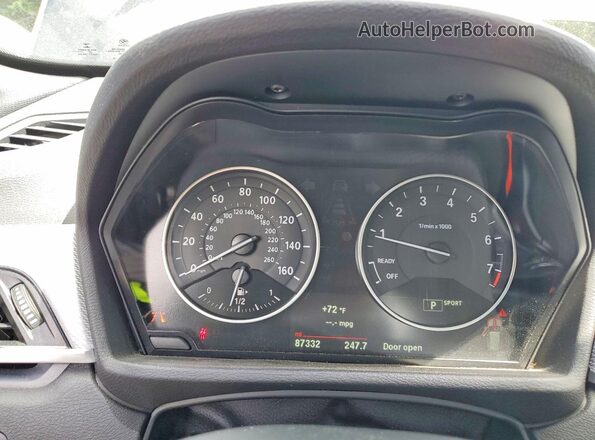 WBXHT3C30H5F83790 2017 BMW X1 Black Սարքավորումների վահանակի տեսք
