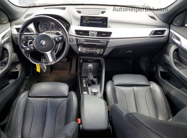 WBXHT3C30H5F83790 2017 BMW X1 Black Առջևի վահանակի տեսք