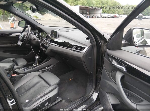 WBXHT3C30J5L29886 2018 BMW X1 Black Widok wnętrza z przodu