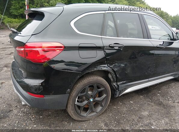 WBXHT3C30J5L29886 2018 BMW X1 Black Widok z przodu