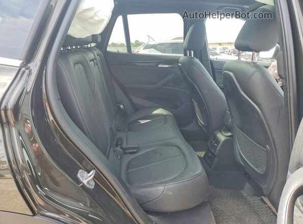 WBXHT3C31H5F77643 2017 BMW X1 Black Widok wnętrza z tyłu