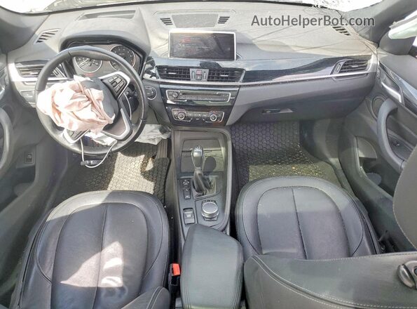 WBXHT3C31H5F77643 2017 BMW X1 Black Widok deski rozdzielczej