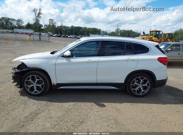 WBXHT3C31J3H30006 2018 BMW X1 White Панорамний вид салону 360°