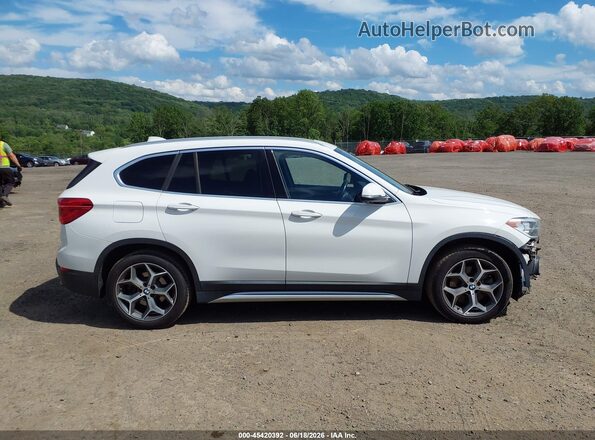 WBXHT3C31J3H30006 2018 BMW X1 White Вид задньої частини салону