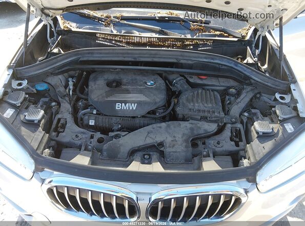 WBXHT3C32H5F74296 2017 BMW X1 Silver Вид ззаду
