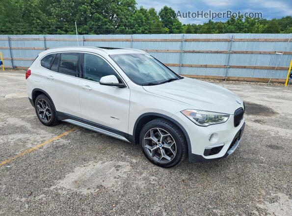 WBXHT3C32H5F78977 2017 BMW X1 White Front right