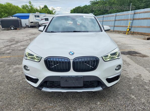 WBXHT3C32H5F78977 2017 BMW X1 White Front view
