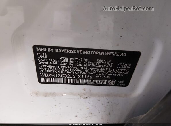 WBXHT3C32J5L31168 2018 BMW X1 White Vista del compartimento del motor
