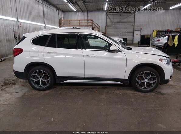 WBXHT3C32J5L31168 2018 BMW X1 White Vista interior de 360 grados