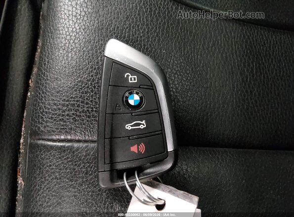 WBXHT3C32J5L31168 2018 BMW X1 White Vista del salpicadero