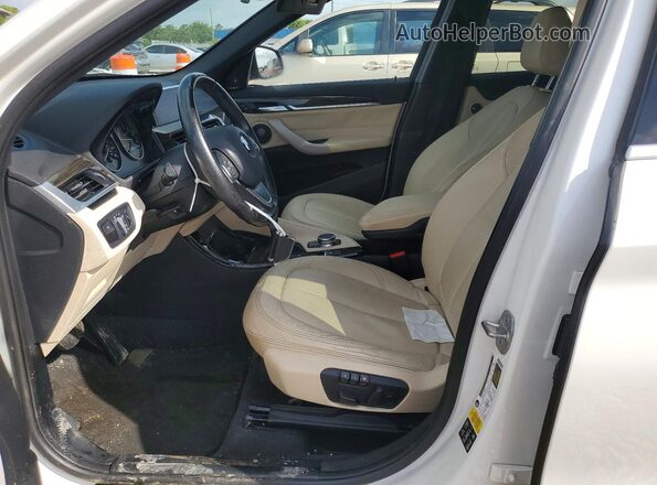 WBXHT3C33G5E56496 2016 BMW X1 White Սալոնի դիմացի տեսք