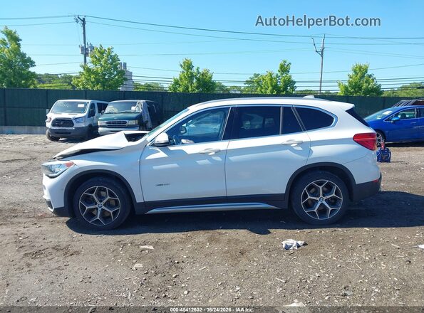 WBXHT3C34G5F64884 2016 BMW X1 White Vista interior de 360 grados