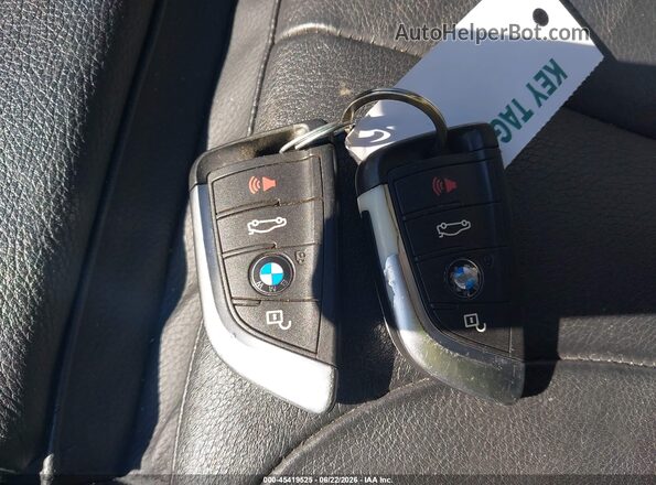 WBXHT3C34J5L30832 2018 BMW X1 Black Vista del salpicadero
