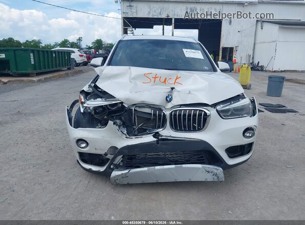 WBXHT3C35H5F73398 2017 BMW X1 White Front view