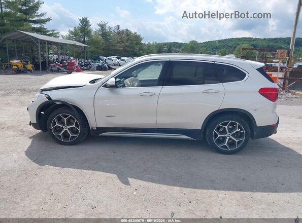 WBXHT3C35H5F73398 2017 BMW X1 White 360 interior view