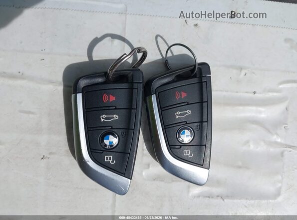 WBXHT3C35J5F89879 2018 BMW X1 Gray Vista del salpicadero