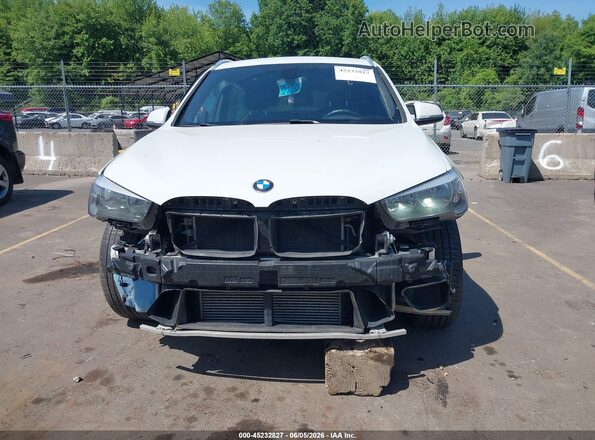 WBXHT3C36H5F77704 2017 BMW X1 White ხელსაწყოთა პანელის ხედი