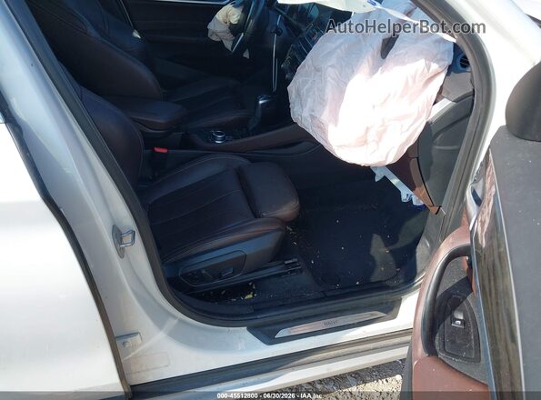 WBXHT3C36J3H30017 2018 BMW X1 White Вид салону спереду