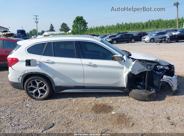 WBXHT3C36J3H30017 2018 BMW X1 White Вид задньої частини салону