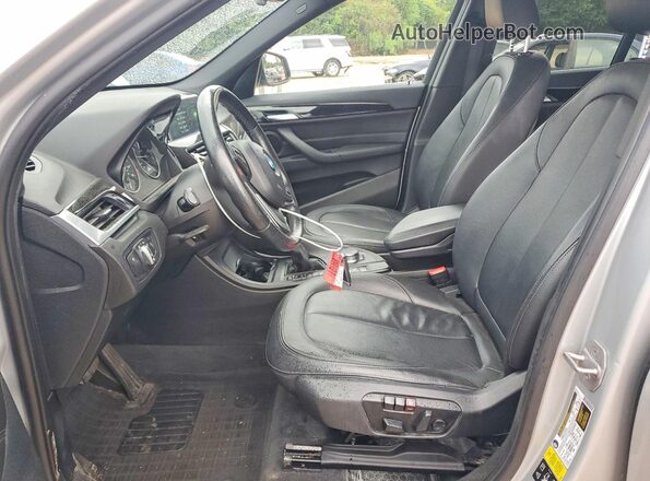 WBXHT3C36J5F90135 2018 BMW X1 Silver Սալոնի դիմացի տեսք