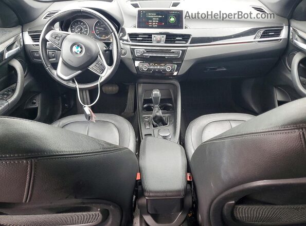 WBXHT3C36J5F90135 2018 BMW X1 Silver Առջևի վահանակի տեսք
