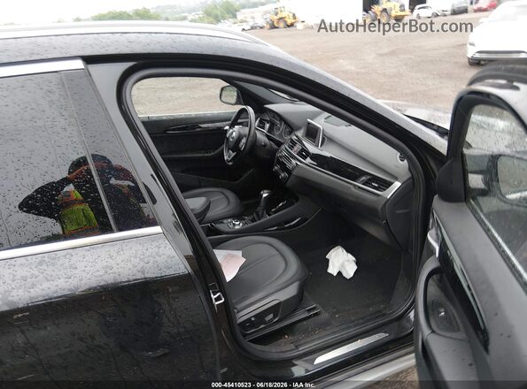 WBXHT3C37G5E49096 2016 BMW X1 Black წინა სალონის ხედი