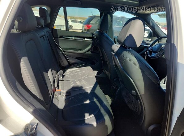 WBXHT3C37H5F82412 2017 BMW X1 White Rear seats view