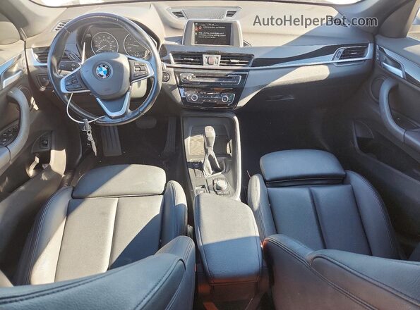 WBXHT3C37H5F82412 2017 BMW X1 White Dashboard view