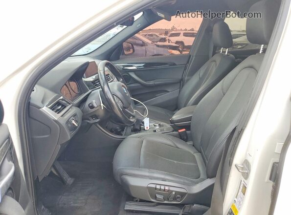 WBXHT3C37J3H33086 2018 BMW X1 White 