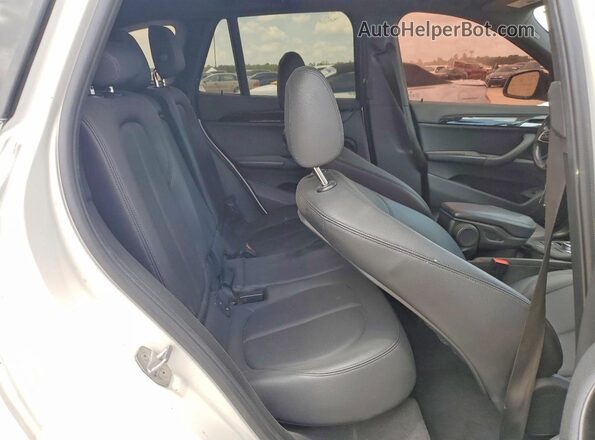 WBXHT3C37J3H33086 2018 BMW X1 White 