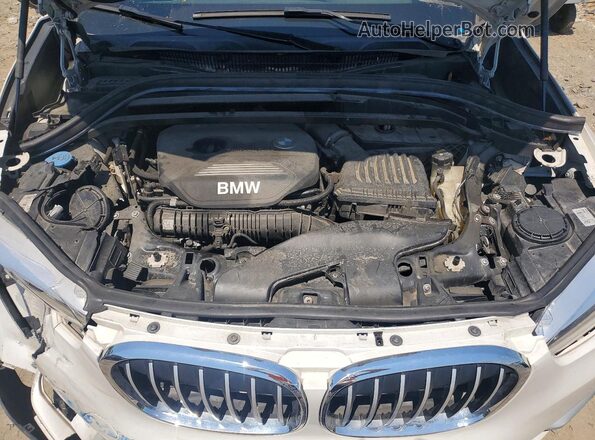 WBXHT3C37J5K30028 2018 BMW X1 White ძრავის განყოფილების ხედი