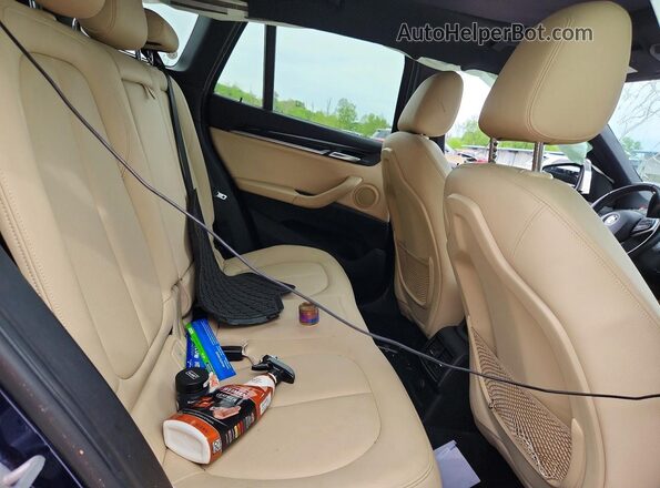 WBXHT3C38G5E53397 2016 BMW X1 Blue Vista interior trasera